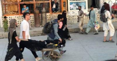 Число пострадавших в результате взрывов возле аэропорта Кабула возросло до 60 человек (ВИДЕО)