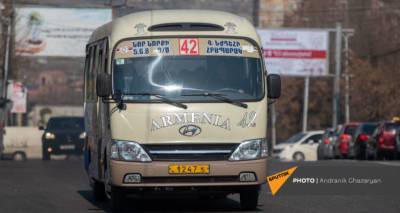 Городской автобус попал в аварию в Ереване