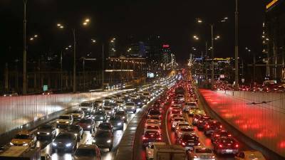 Пробки на дорогах Москвы достигли девяти баллов