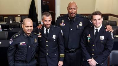 Семь сотрудников полиции Капитолия подали в суд на Трампа