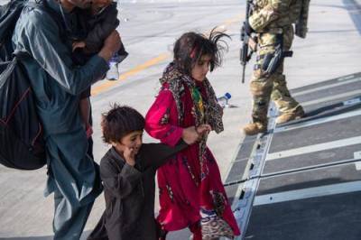 Представитель «Талибана» Муджахид заявил, что движение решительно осуждает взрывы у аэропорта в афганской столице