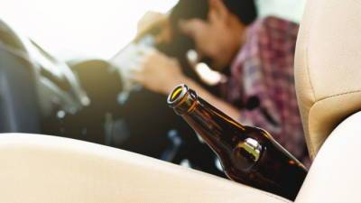 Можно ли пить пиво в припаркованной машине?