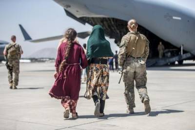 Wall Street Journal: Взрывы у аэропорта в Кабуле унесли жизни четырёх американских морпехов