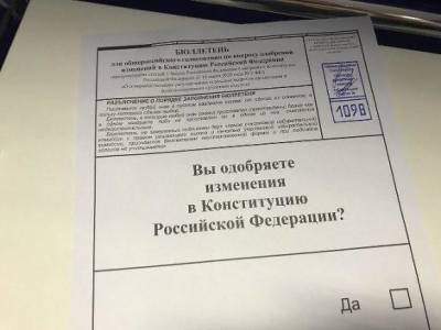 «Ткнуть бы голосовавших за поправки в это всё носом»: в соцсетях обсуждают разрешение Путина иметь двойное гражданство госслужащим