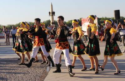 В субботу на центральной набережной Астрахани пройдут «Русские вечерки»