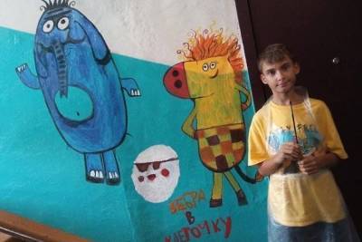 Школьник в Чите разрисовал подъезд персонажами мультфильмов