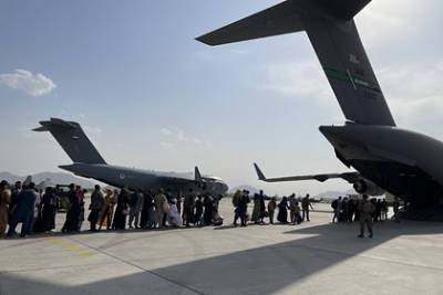 Число погибших во время взрывов в Кабуле превысило сто человек
