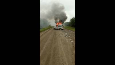 Трое пьяных сахалинцев бросили горящую машину поперек дороги
