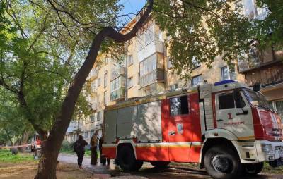 Жильцы пятиэтажки в Екатеринбурге, где ночью сгорела крыша, вернулись в свои квартиры