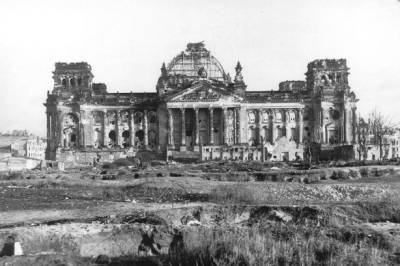 Как немцы поступили со зданием Рейхстага после капитуляции Германии