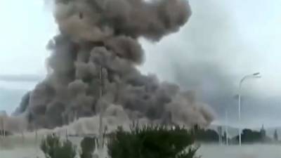 Умышленный поджег склада назвали одной из версий взрывов в Казахстане