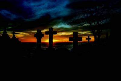 В Карелии подростки набедокурили на кладбище