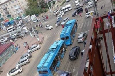 Троллейбусы остановились в центре Читы из-за ДТП с пятью машинами