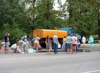 Для подвоза воды жителям города Россошь Воронежской области задействована спецтехника