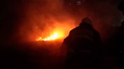 Крупный пожар тушили в жилом доме в Екатеринбурге