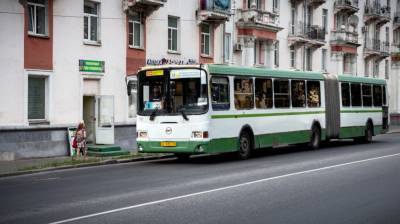 Двери автобуса насмерть зажали ребенка в Ярославле