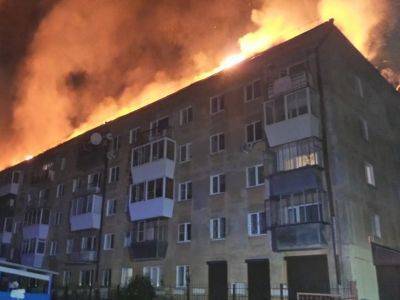 В Екатеринбурге ночью пылала пятиэтажка: есть погибшие