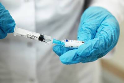 Названы плюсы и минусы вакцинации детей от коронавируса