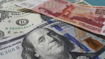 Эксперт: Пара доллар-рубль не уйдет далеко от отметки 74