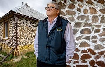 Как врач из Минска построил себе дом из дров