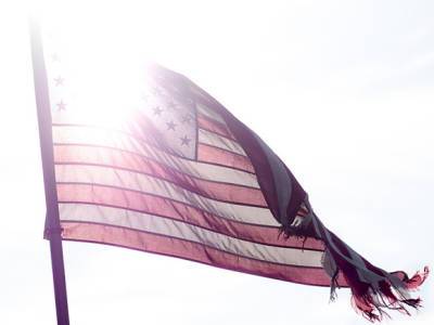 В США приспустят флаги в знак траура по жертвам теракта в Кабуле