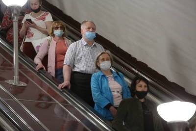 Петербуржцев не будут пускать в метро без масок до 26 сентября