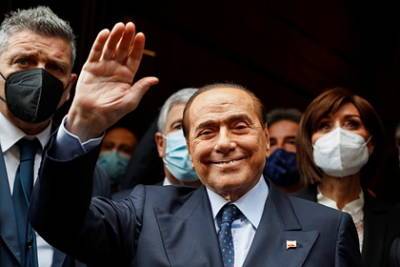 Сильвио Берлускони госпитализировали в Милане