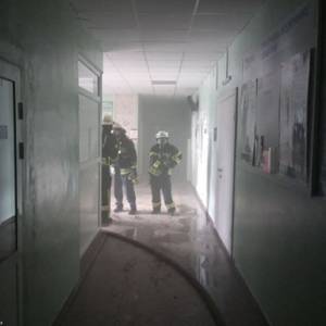 В больнице в Волновахе произошел пожар: более ста человек эвакуировали. Фото