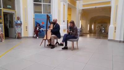 Музыканты с улицы проверили звучание инструментов в Центре занятости Нижнего Новгорода