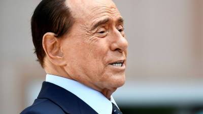 Бывшего премьера Италии Берлускони госпитализировали в Милане