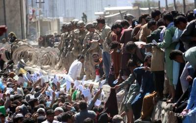 Эвакуация из Кабула продолжается после терактов