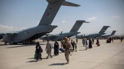 Эвакуация по-британски: Лондон признал «печальный факт» — из Кабула выберутся не все