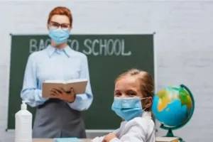 Будут ли украинские школьники и педагоги носить защитные маски