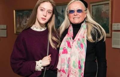 Жена Михалкова показала 19-летнюю красавицу-внучку