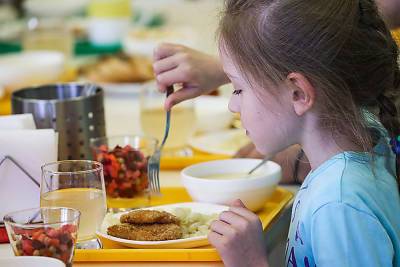 Чем будут кормить в школьных столовых одесских младшеклассников? (видео)