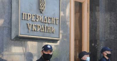 На Банковой начали возобновлять в должностях люстрированных лиц, которые причастны к разгону Майдана, — Голобуцкий