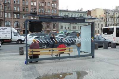 В Петербурге у ТЦ «Галерея» установили остановочный павильон