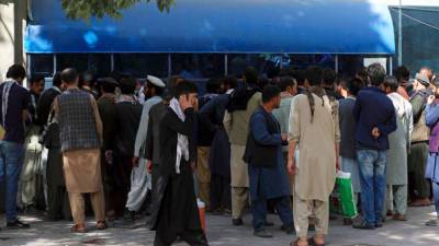 Талибы запретили перевод долларов и экспорт предметов искусства