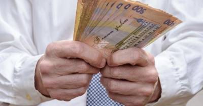 Средняя зарплата в Украине в июле подросла лишь на 32 грн