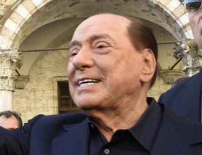 Берлускони после обследования выписали из больницы