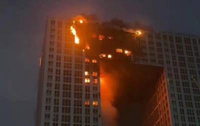 В Китае возник пожар в небоскребе