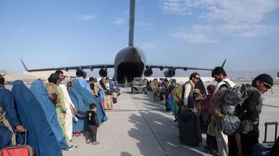В аэропорте Кабула возобновились эвакуационные рейсы