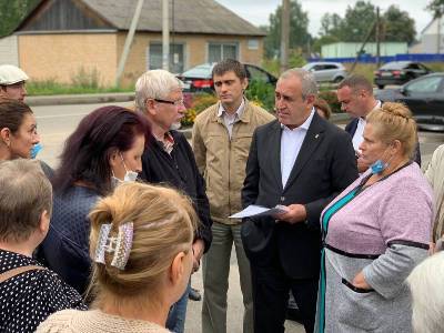 Сергей Неверов выслушал жителей Угранского района