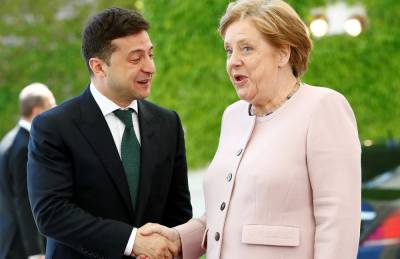 Меркель дежурно подыграла киевскому режиму, спасая от краха свою...