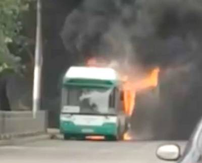 В Воронеже на улице Богдана Хмельницкого сгорел городской автобус