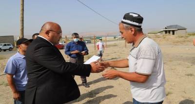 Семьям жертв приграничных конфликтов в Исфаре выделили земельные участки