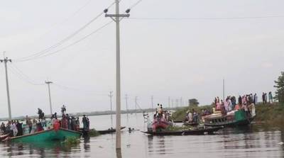 В Бангладеш пассажирское судно столкнулось с траулером, утонули не менее 20 человек