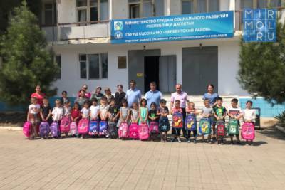 Акция Минтруда Дагестана позволила обеспечить 200 детей Дербентского района школьными наборами