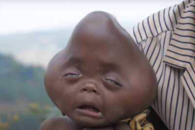 Жительница Руанды собирает деньги на спасение сына-инопланетянина