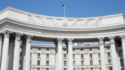 «Не приблизит Украину к вступлению в ЕС и НАТО»: зачем Киеву новая стратегия внешней политики